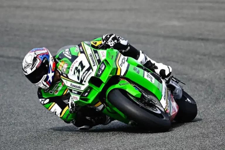 SBK: Il Team Kawasaki di Puccetti domina la prima giornata!